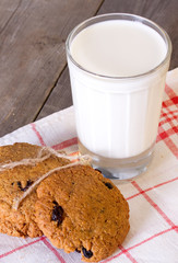 Oatmeal cookies with raisins and a glass of milk