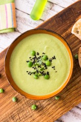 Cream soup with green peas 