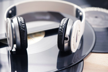 retro vinyl record player headphones