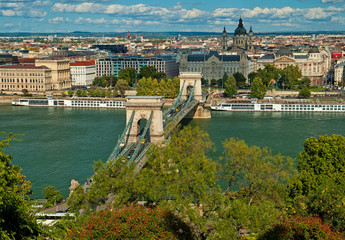 Obraz premium Nice view on the Chain Bridge in Budapest, Hungary