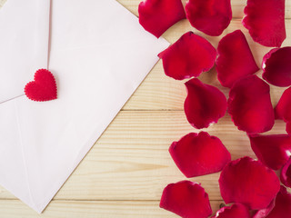 Red rose and pink envelope 1