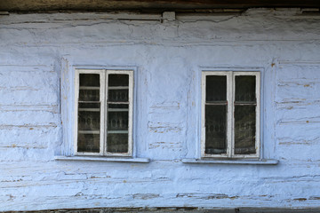 Obraz na płótnie Canvas Windows of old, wooden cottage in the countryside