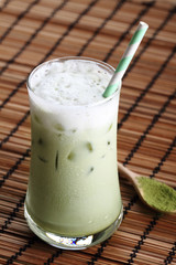 iced green tae latte.