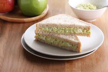 healthy avocado egg sandwich.