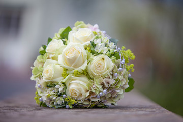 Floristenstrauß, Blumenstrauß, weiße Rosen