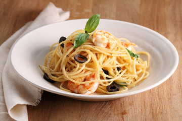 spaghetti pasta with shrimps and sweet basil