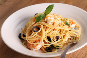 spaghetti pasta with shrimps and sweet basil