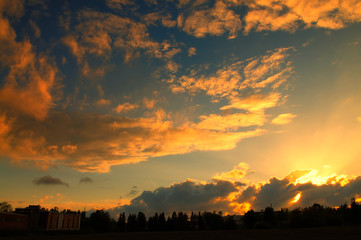 Fototapeta premium Beautiful sunset on a cloudy day