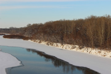 Fototapeta na wymiar Зимняя река