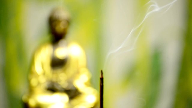 Buddha mit R&auml;ucherst&auml;bchen
