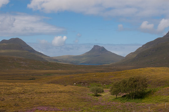 Munro eingerahmt in den Highlands