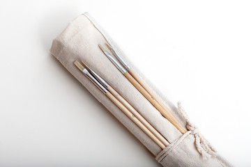 Stoffrolle mit Pinseln zum Malen in verschiedenen Grössen, Frei