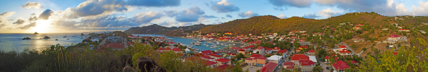 Fototapeta na wymiar Panoramica di Gustavia vista da Fort Karl, tramonto, St Barth, St. Barths, Saint Barthelemy, Indie francesi occidentali, Antille francesi, mar dei Caraibi