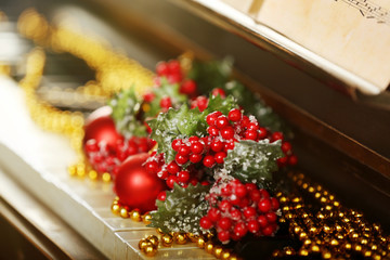 Obraz na płótnie Canvas Piano keys decorated with Christmas decorations, close up