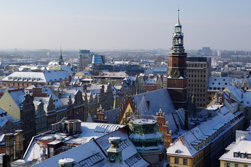 Naklejka premium wrocław - panorama zaśnieżonego zimą miasta