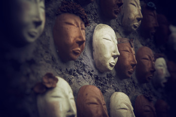 Maschere in terracotta a Bussana vecchia