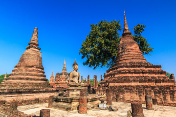 Fototapeta premium Ruined temple at Sukhothai historical park in Sukhothai province where is the old town of Thailand