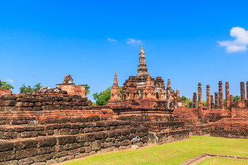 Fototapeta na wymiar Ruined temple at Sukhothai historical park in Sukhothai province where is the old town of Thailand