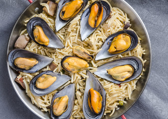 Noodles with seafood stew