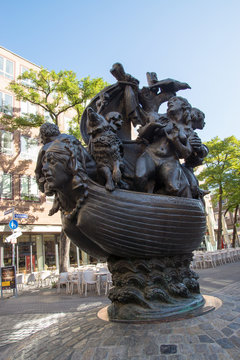 Skulptur "Narrenschiff" in N&uuml;rnberg, Deutschland