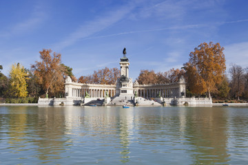 Fototapeta na wymiar Monument to King Alfonso XII