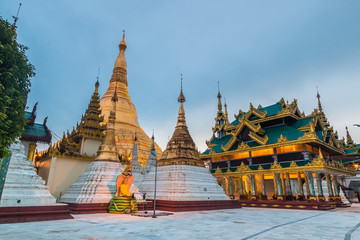 Naklejka premium Shwedagon pagoda in Yangon of Myanmar 