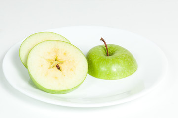 Slices of green apple in a  plate