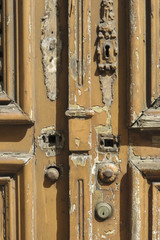 Naklejka premium Vieille porte en bois - Gros plan