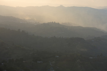 Fototapeta premium Sunset and mountains at Guatape in Antioquia, Colombia