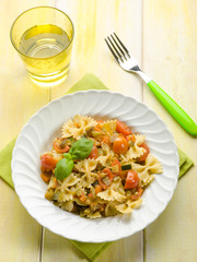 pasta with fresh tomatoes zucchinis and carrots