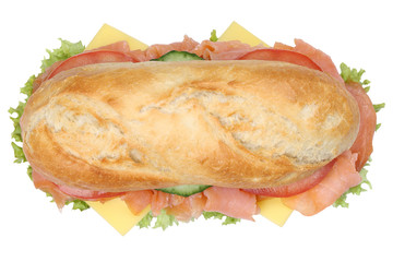 Sandwich Baguette belegt mit Lachs Fisch von oben Freisteller