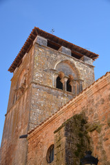 Fototapeta na wymiar campanario de piedra de una iglesia antigua