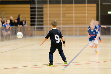 Naklejka premium Kids indoor soccer match