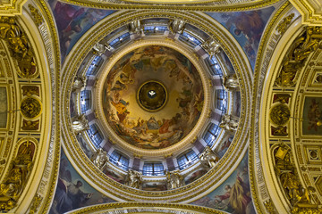 Fototapeta na wymiar Ceiling in the St. Isaac's Cathedral, St Petersburg, Russia