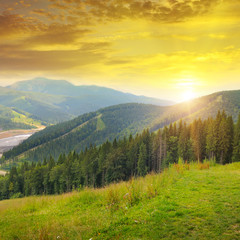 Fototapeta na wymiar beautiful mountain landscape and sunrise