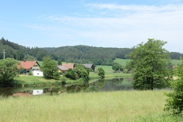 Häuser am Regen bei Regenstauf