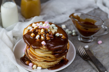 Pancake with caramel, marshmallow and honey