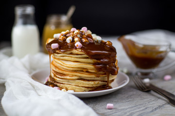 Pancake with caramel, marshmallow and honey
