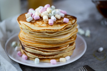 Pancake with caramel, marshmallow and honey
