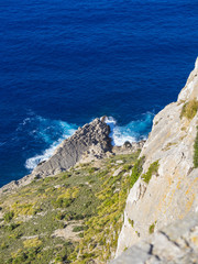 Klippe am Mirador d'Es Colomer auch Mirador del Mal Pas, Cap de Formentor, Mallorca, Balearen,...