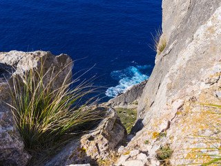 Klippe am Mirador d'Es Colomer auch Mirador del Mal Pas, Cap de Formentor, Mallorca, Balearen, Spanien © David Brown