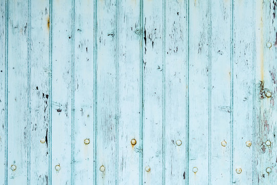 Holztür in Farbe Serenity - Farbe des Jahres 2016