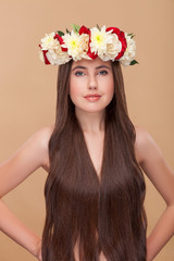 Naklejka premium Cute girl is showing her beautiful hairstyle