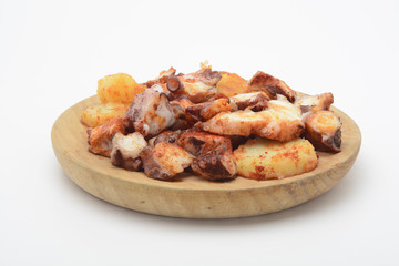 Pulpo cocido con patatas y pimentón