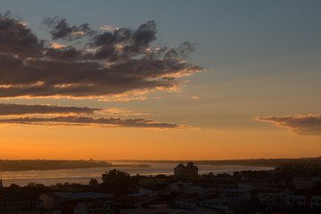 Obraz premium Sunrise over Mekong River in a Mukdahan city skylin