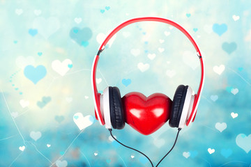 Kopfhörer mit roten Herz