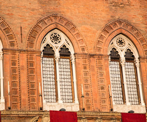 Obraz premium pair of windows bologna