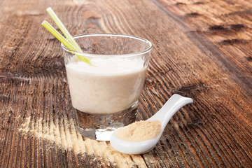 Maca powder and maca shake.