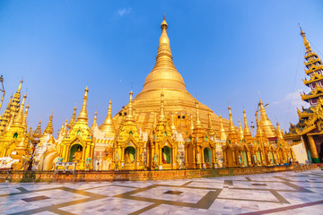 Fototapeta premium Shwedagon Paya pagoda Myanmer famous sacred place and tourist at