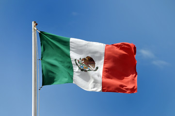 Naklejka na ściany i meble mexican flag against blue sky